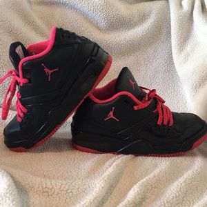 black and hot pink jordans